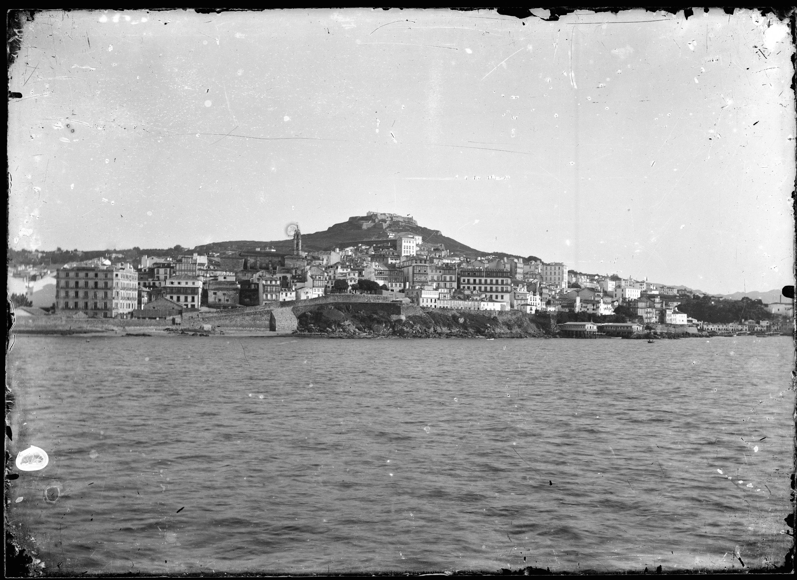 Fotografía de Vigo hacia 1895 tomada por Filippo Prosperi, vista desde la ría