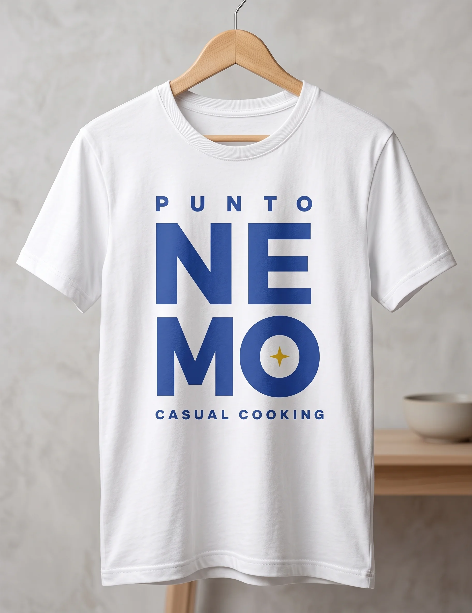 Camiseta blanca con el logotipo Punto Nemo serigrafiado